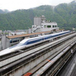 القطار الياباني فائق السرعة MAGLEV