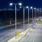 صورة لأضواء الشارع التي ستشحن السيارات الكهربائية